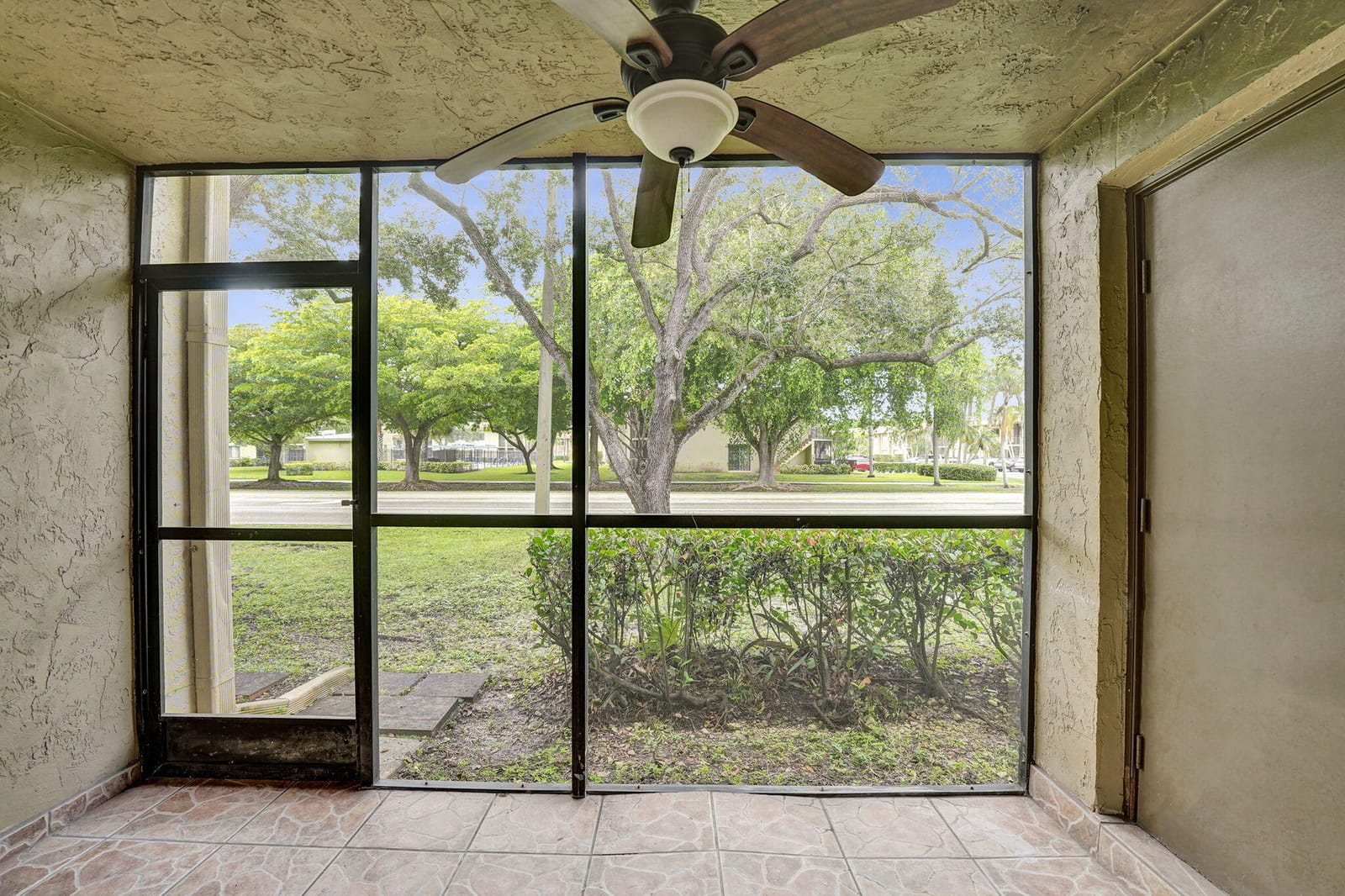 310 Lakeview Drive 105, Weston, FL 33326 photo 30
