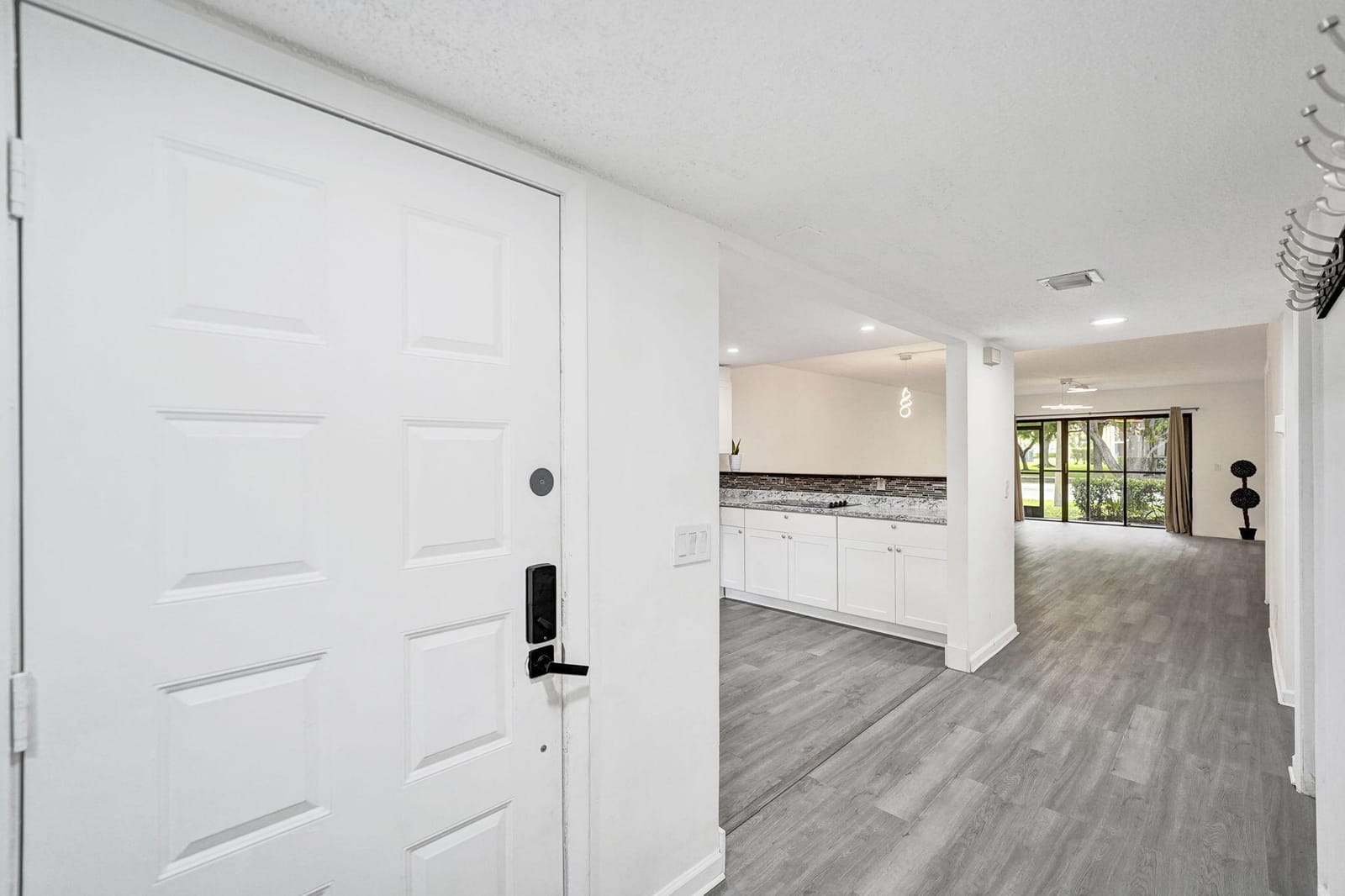 310 Lakeview Drive 105, Weston, FL 33326 photo 4