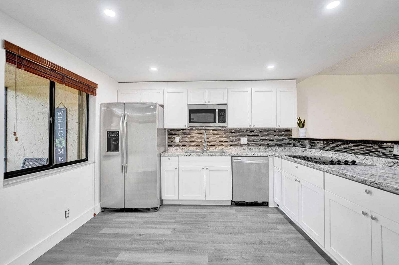 310 Lakeview Drive 105, Weston, FL 33326 photo 6