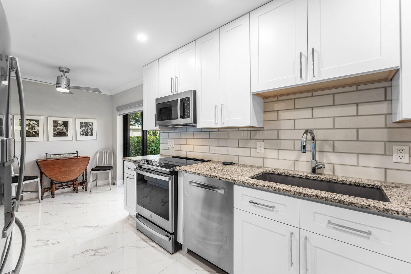 12 Stratford Drive E A — photo 7