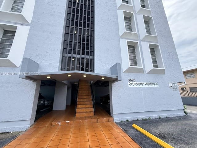 1620 SW 1st Street 15, Miami, FL 33135
