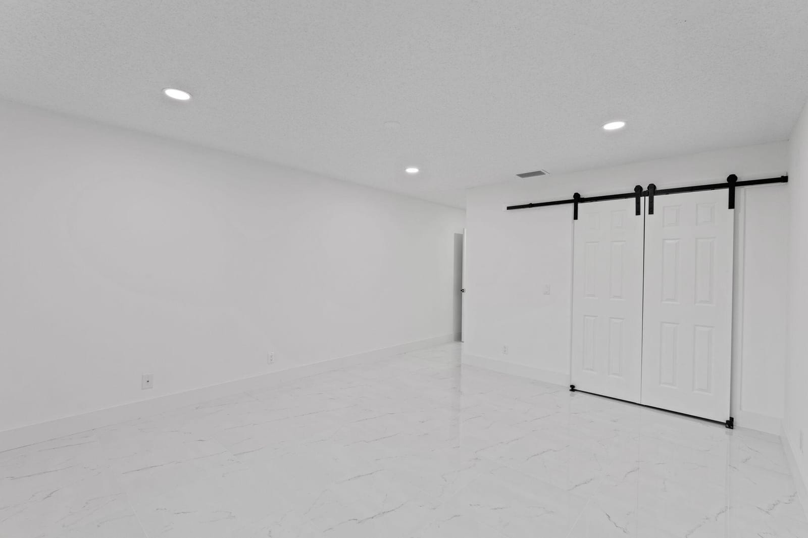 9880 Chestnut Tree Terrace B — photo 12