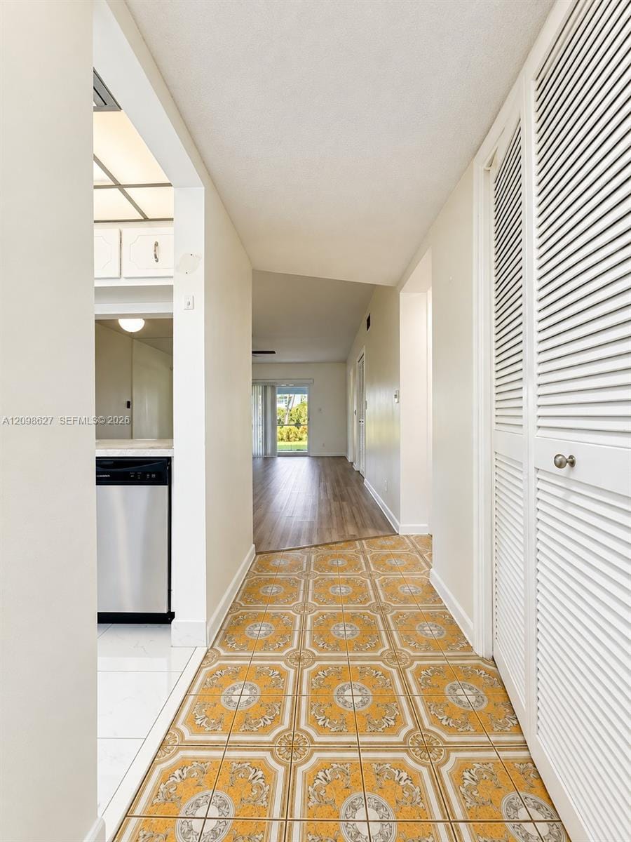 4291 NW 9th Avenue 104, Deerfield Beach, FL 33064