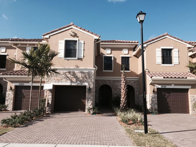 10199 WELLINGTON PARC Drive, Wellington, FL 33449