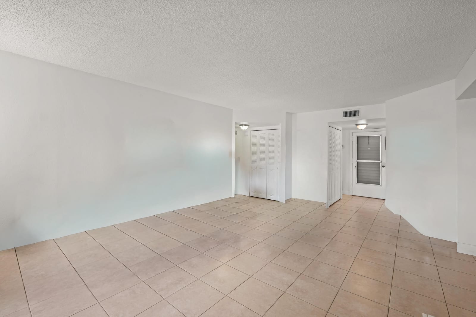 3871 VIA POINCIANA 104 — photo 6