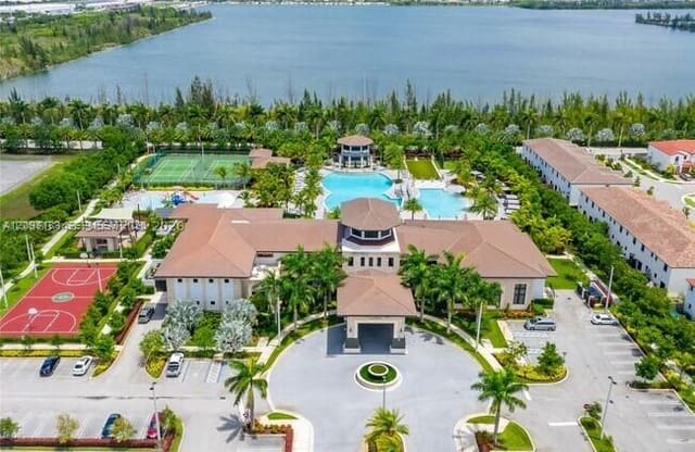 10434 NW 78, Doral, FL 33178