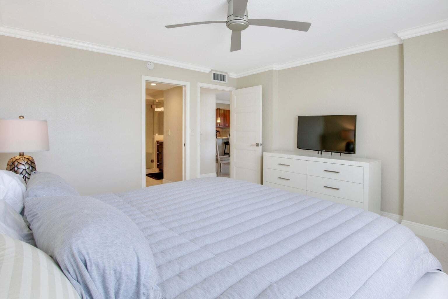 8 Royal Palm Way 2010, Boca Raton, FL 33432 photo 17