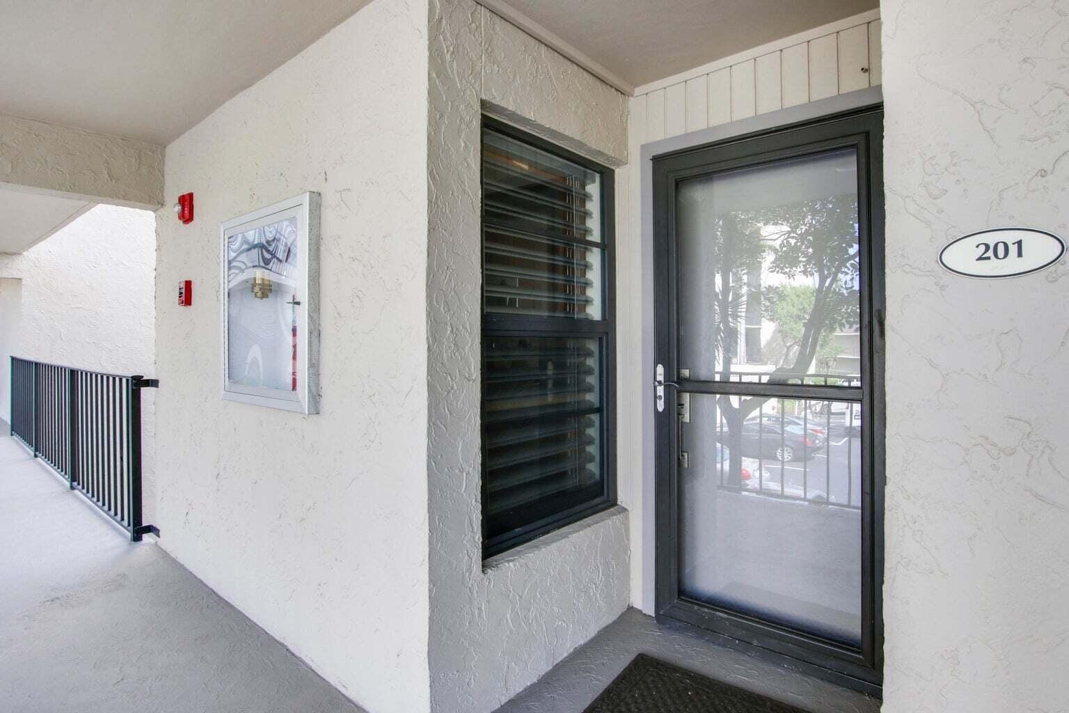 8 Royal Palm Way 2010 — photo 3