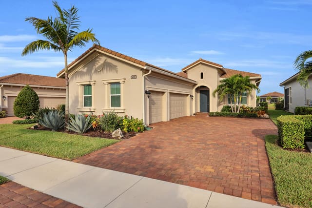 8822 SW Montova Way, Port St. Lucie, FL 34987