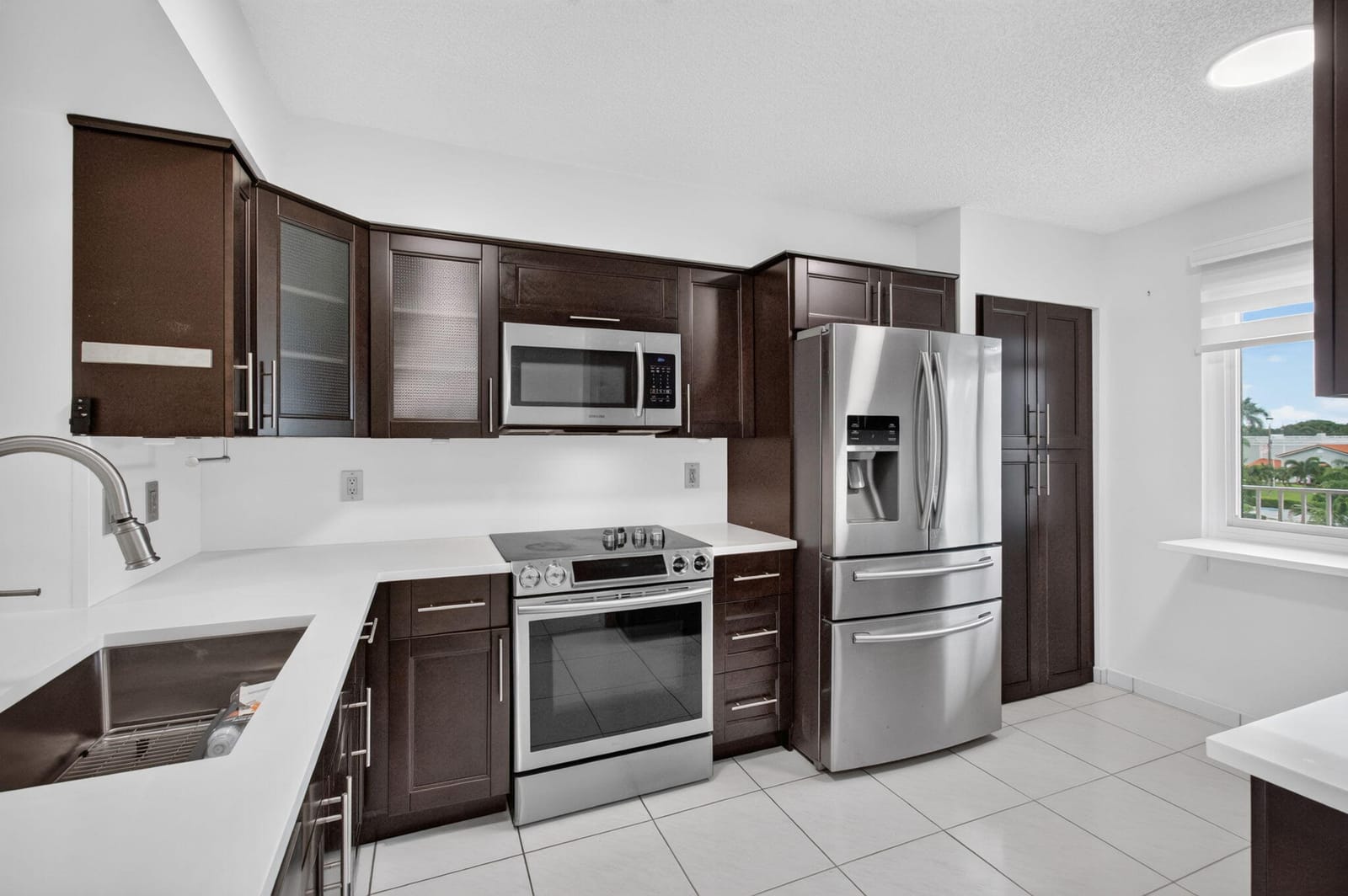 6065 Pointe Regal Circle 403 — photo 4