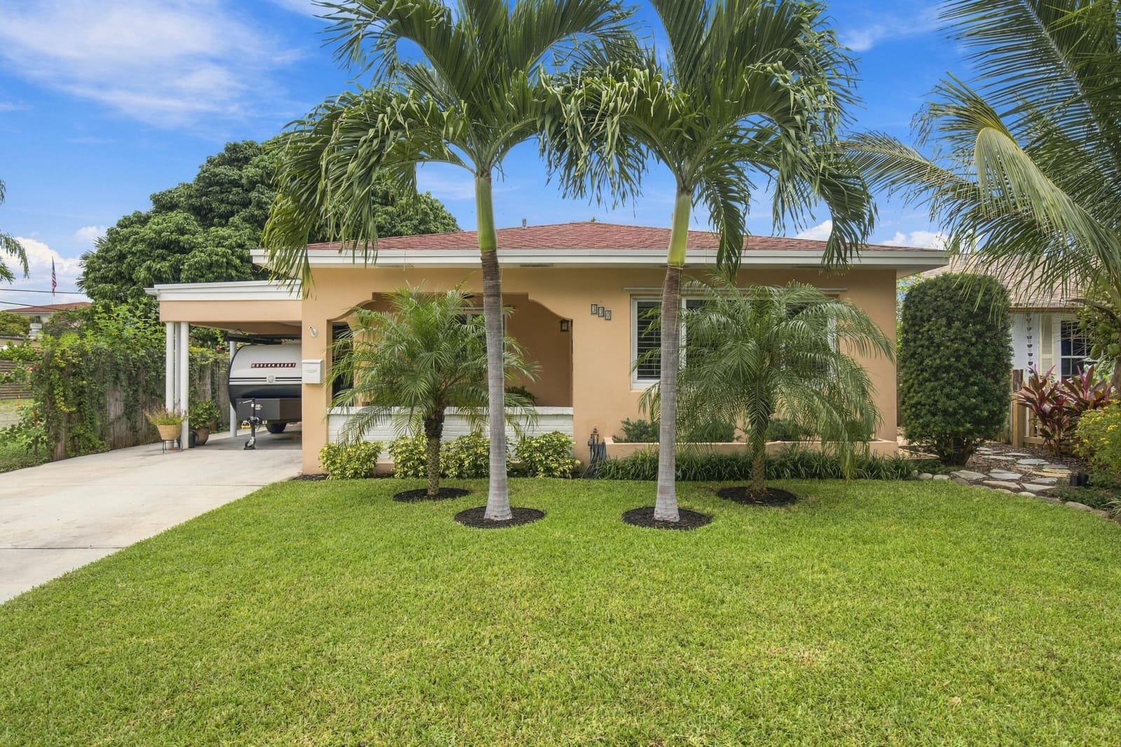 330 CORNELL Drive, Lake Worth Beach, FL 33460 photo 2