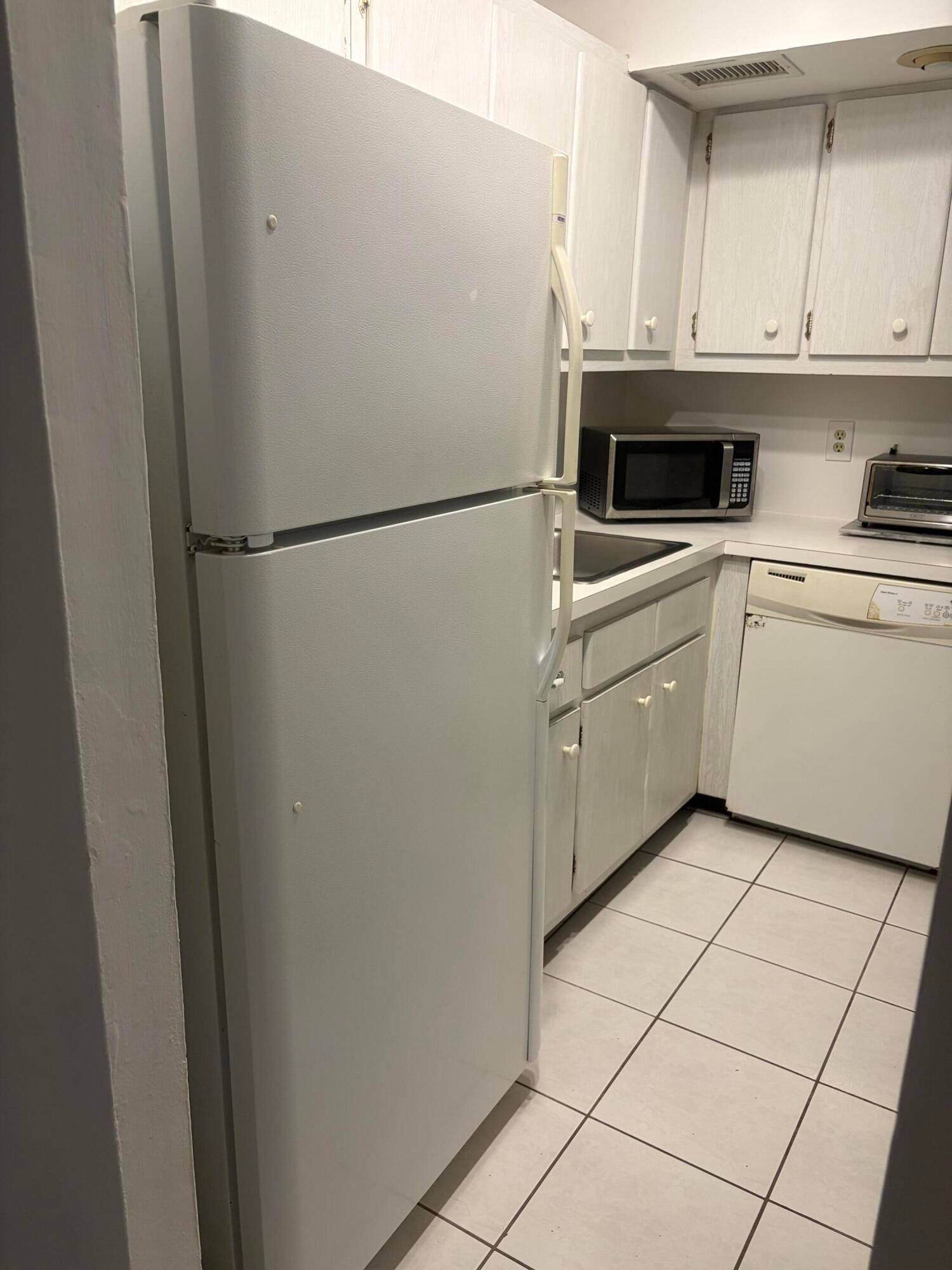 2400 NE 33rd Avenue 202, Fort Lauderdale, FL 33305 photo 1
