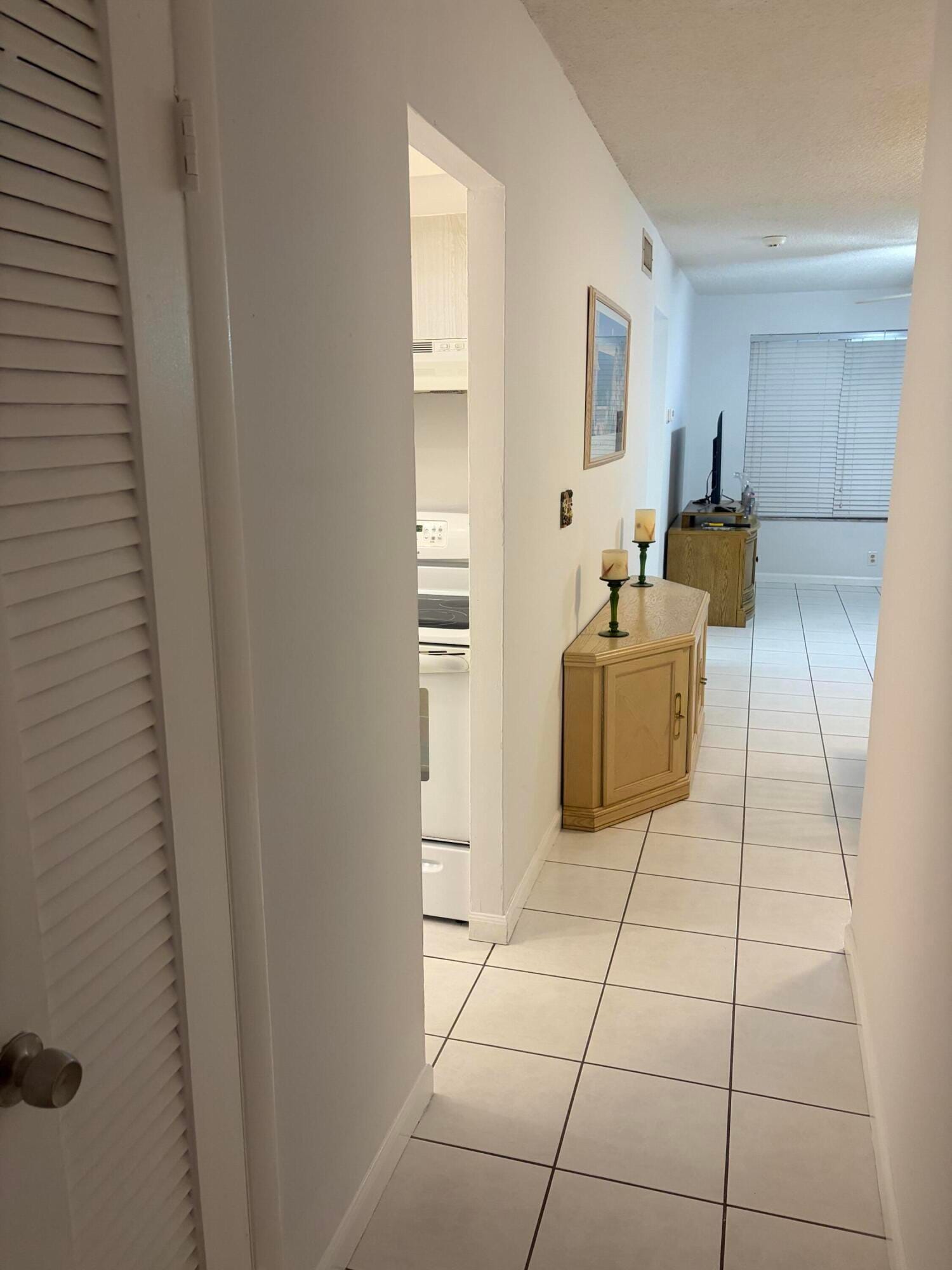 2400 NE 33rd Avenue 202, Fort Lauderdale, FL 33305 photo 3