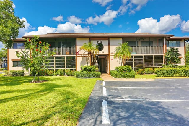 9712 S Belfort Circle, Tamarac, FL 33321