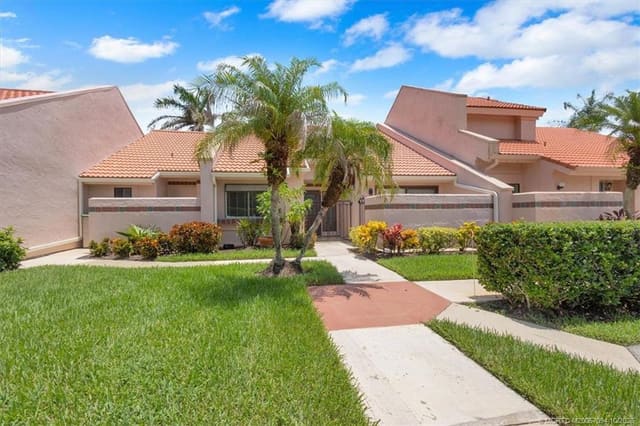 3303 SE Sandpiper Circle, Port St. Lucie, FL 34952