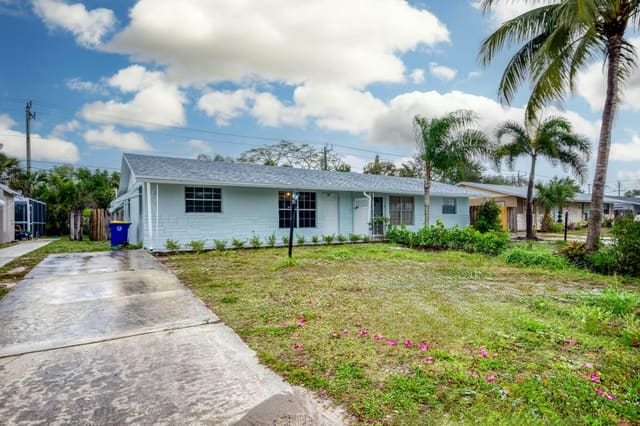 2319 NE Rustic Way, Jensen Beach, FL 34957