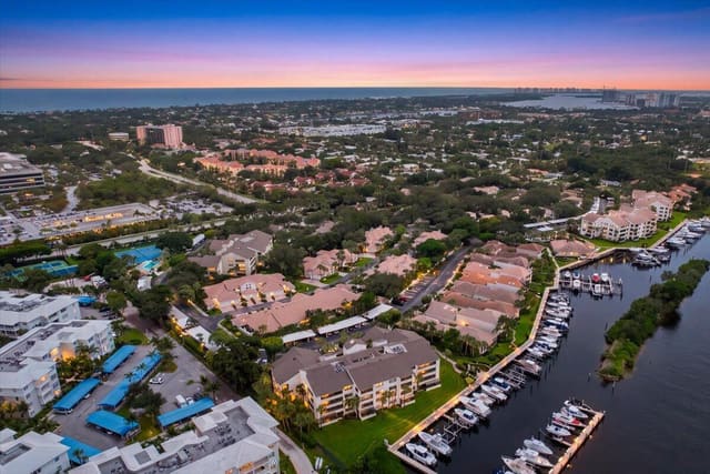 526 OAK HARBOUR Drive 526, Juno Beach, FL 33408