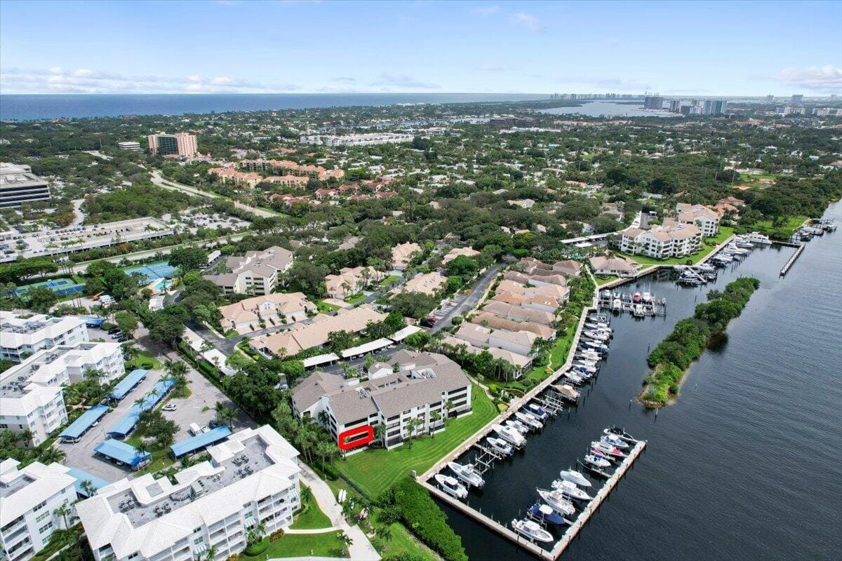 526 OAK HARBOUR Drive 526 — photo 2
