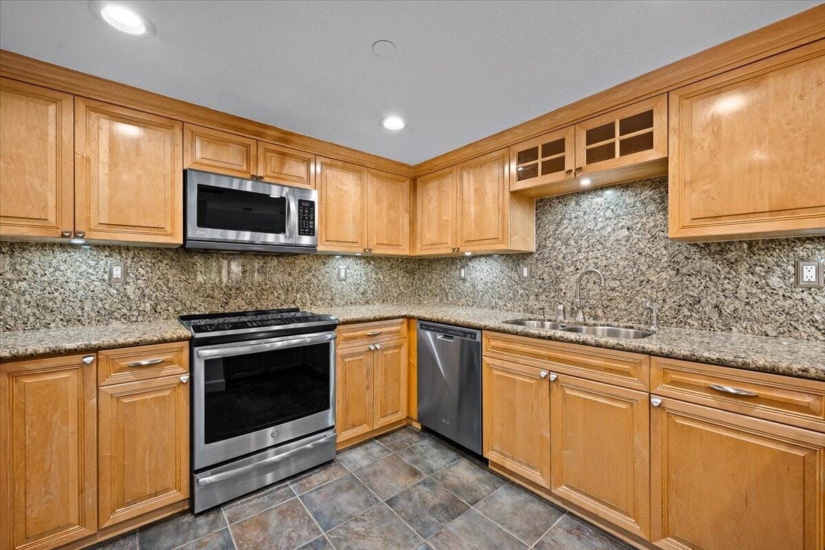 526 OAK HARBOUR Drive 526, Juno Beach, FL 33408 photo 15