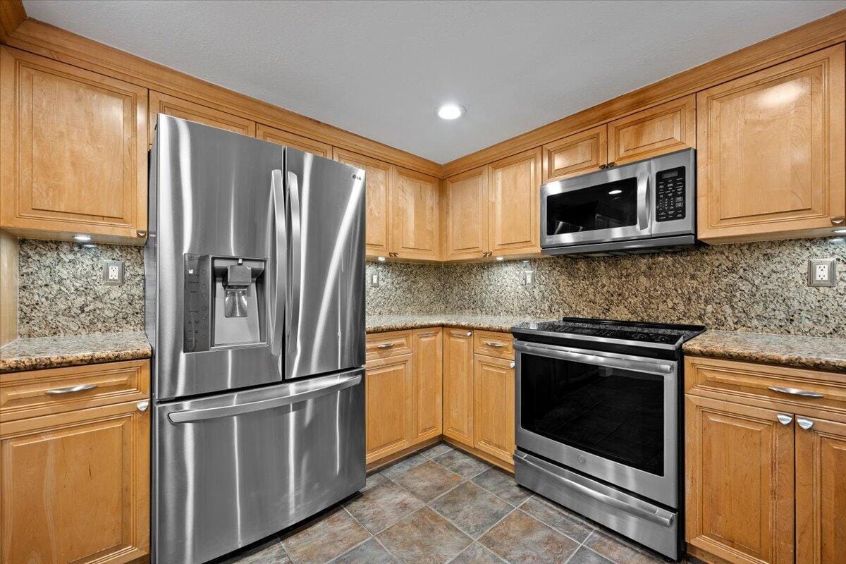 526 OAK HARBOUR Drive 526, Juno Beach, FL 33408 photo 17