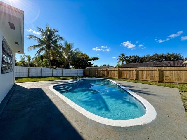 2987 Dolphin Drive, Delray Beach, FL 33445
