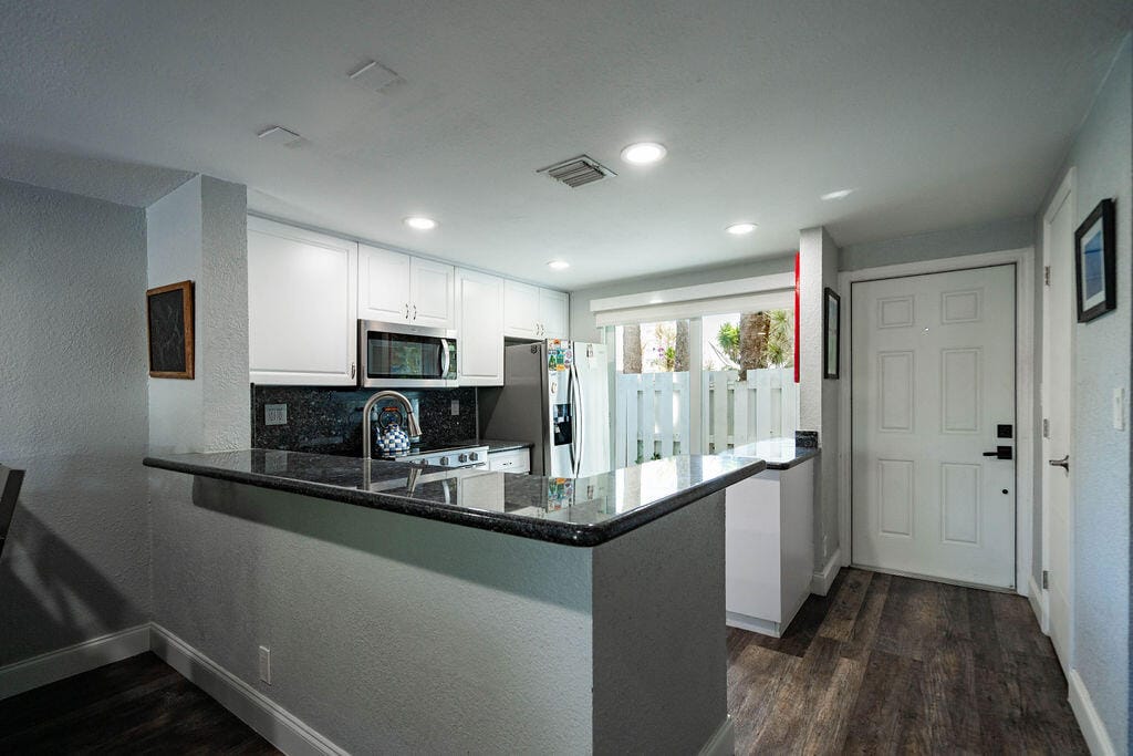2803 NE 15TH Street 2803 — photo 11