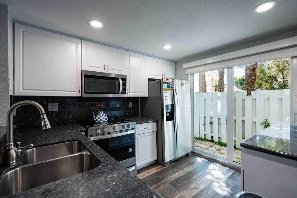 2803 NE 15TH Street 2803 — photo 8