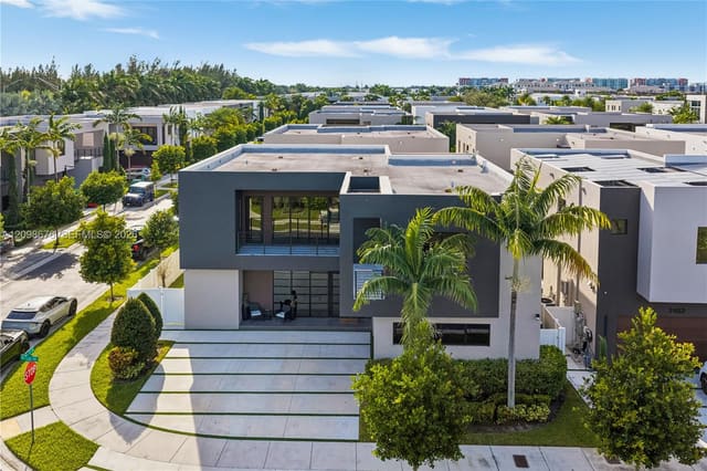 7442 NW 100th Avenue, Doral, FL 33178