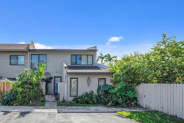 9209 SW 136th St Circle, Miami, FL 33176
