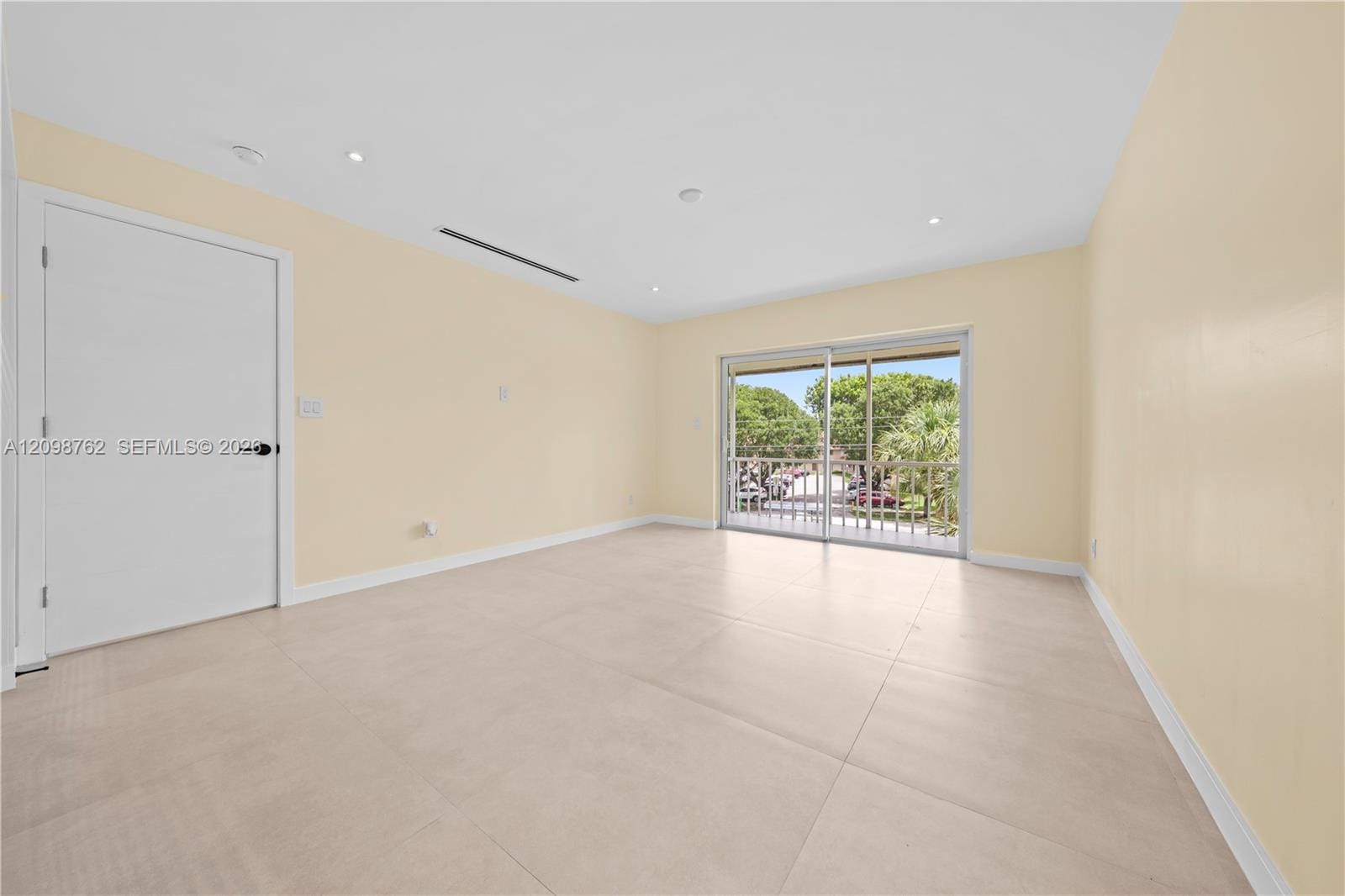1400 NE 191st Street 305 — photo 11