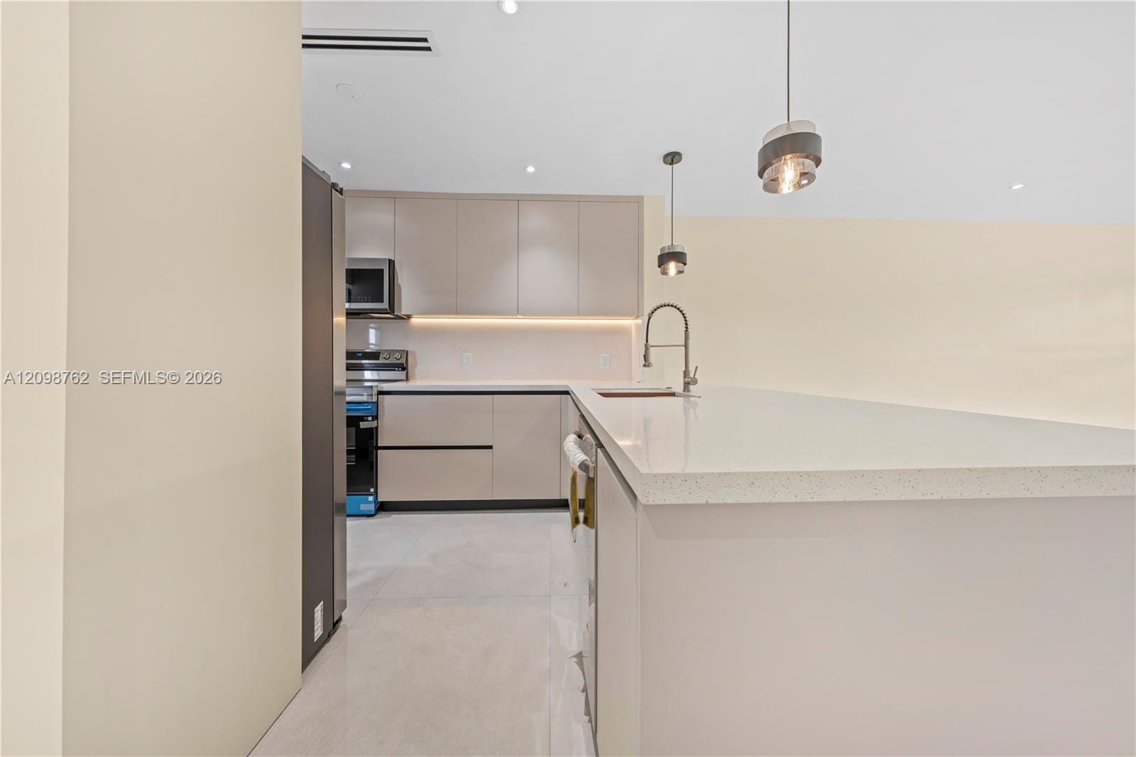 1400 NE 191st Street 305 — photo 3