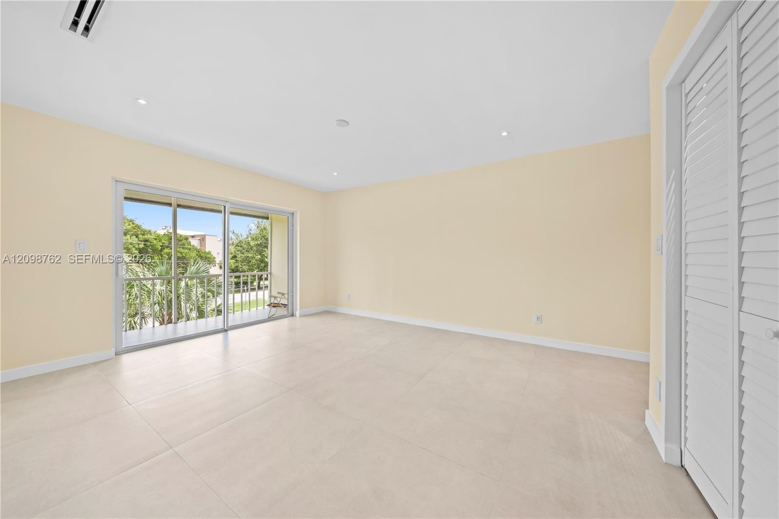 1400 NE 191st Street 305 — photo 9