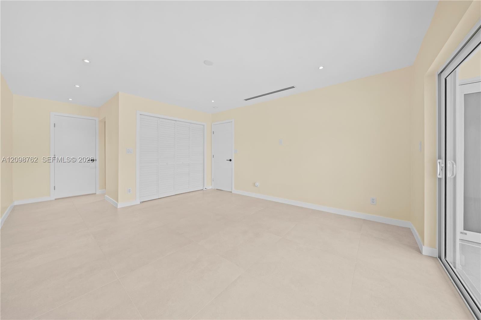 1400 NE 191st Street 305 — photo 10