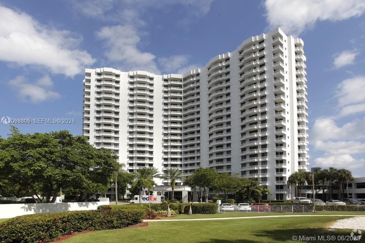 3300 NE 191st Street 1801, Aventura, FL 33180