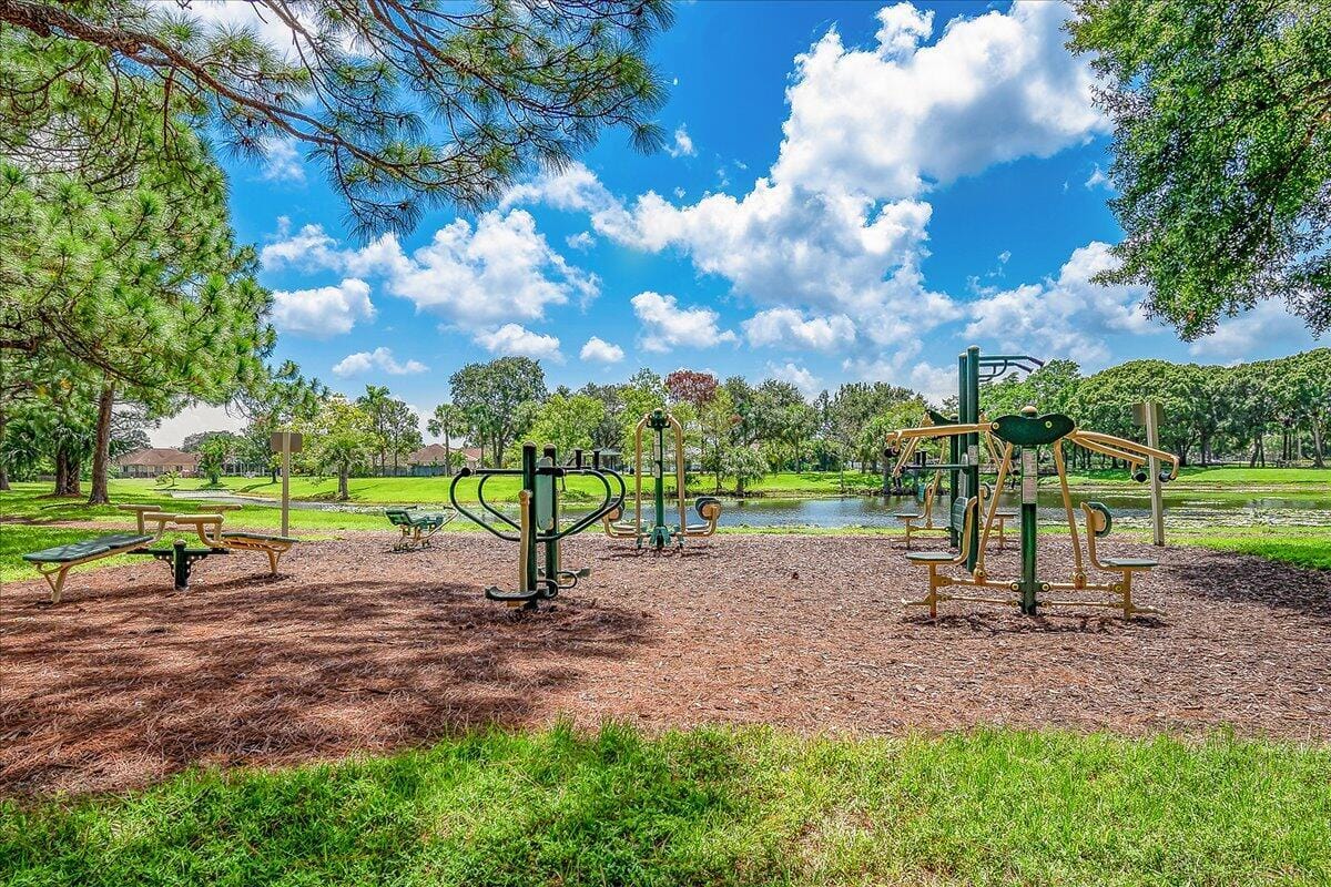 258 PALMETTO Court, Jupiter, FL 33458 photo 16