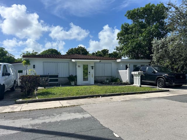 31 SW 10th Street 2, Dania Beach, FL 33004