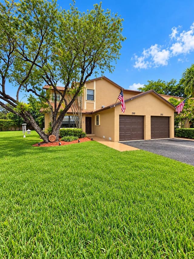 250 LAKESIDE Circle, Sunrise, FL 33326