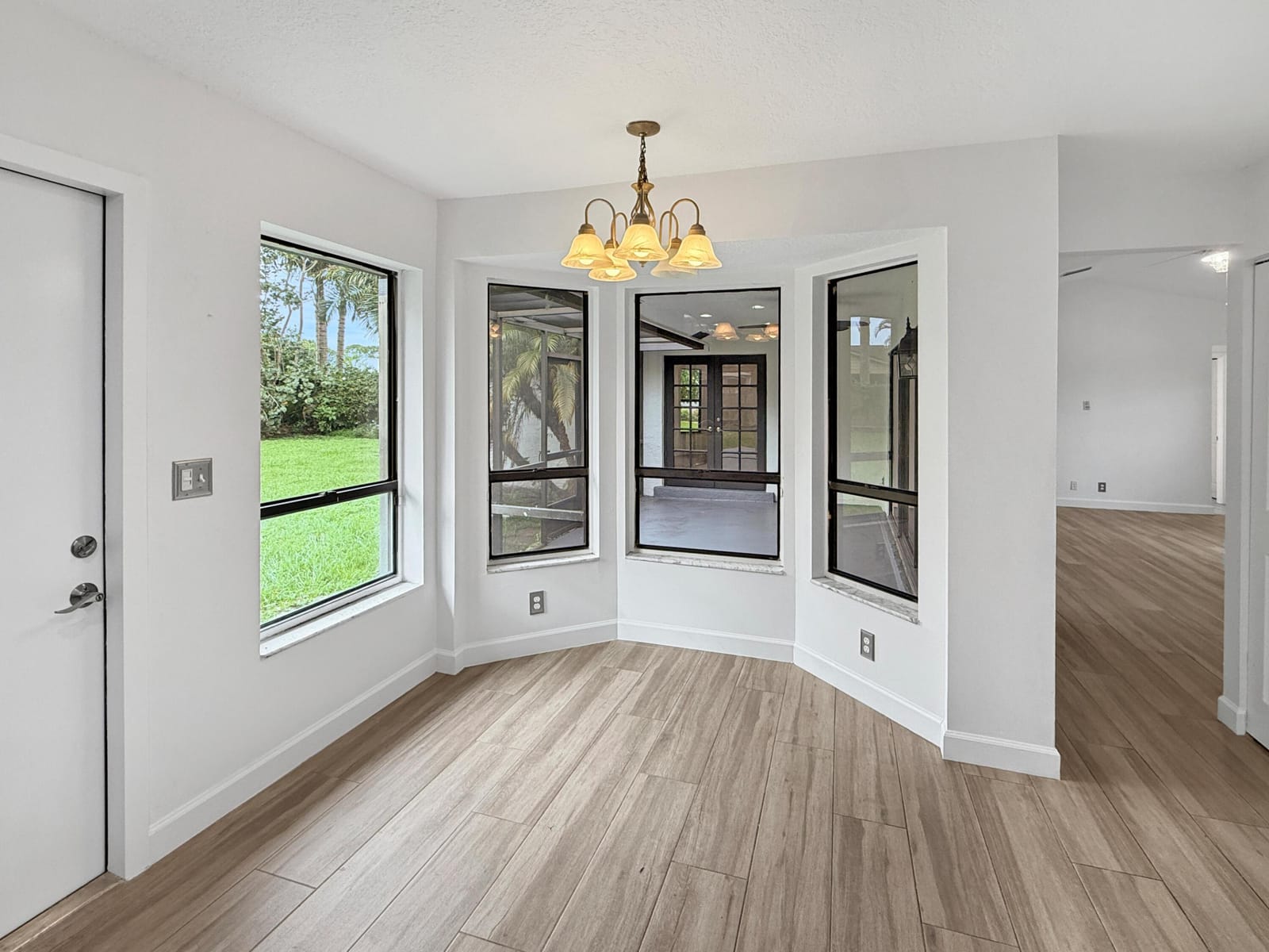 102 Valencia Street — photo 12