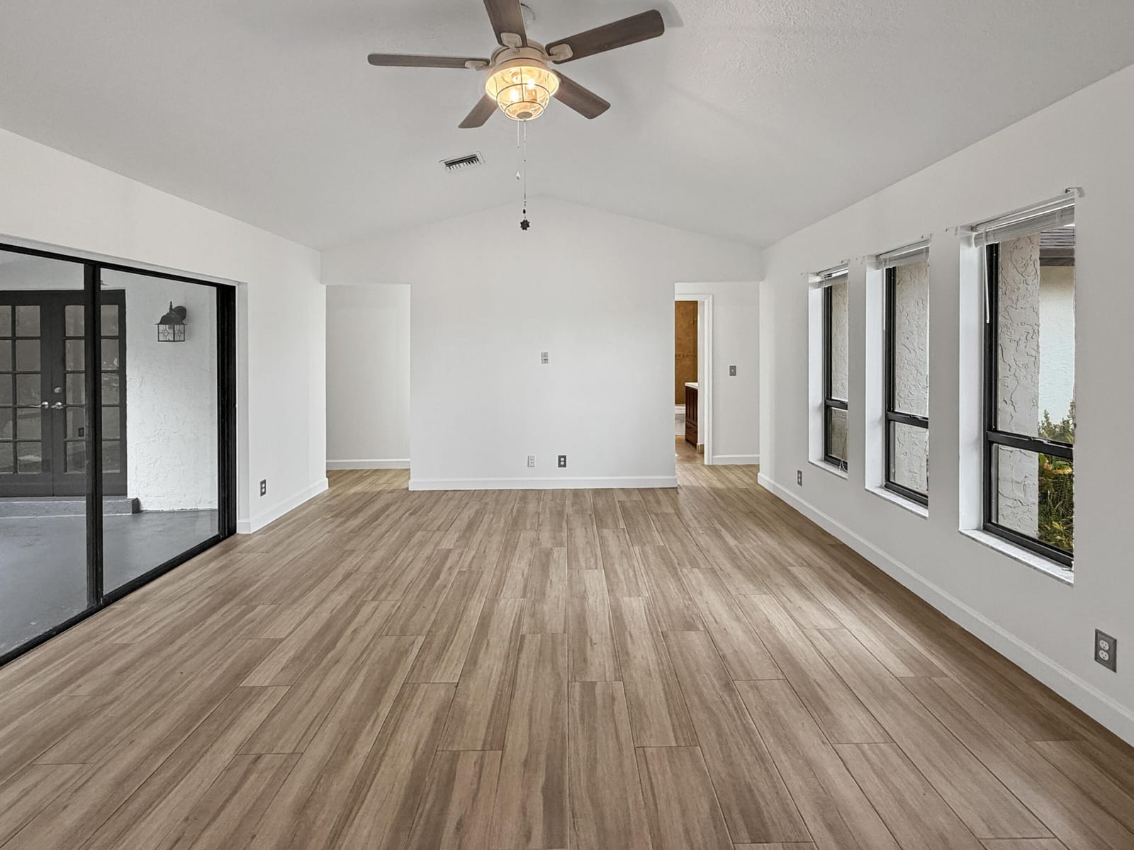 102 Valencia Street — photo 5