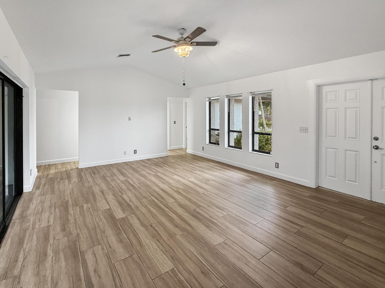 102 Valencia Street — photo 6