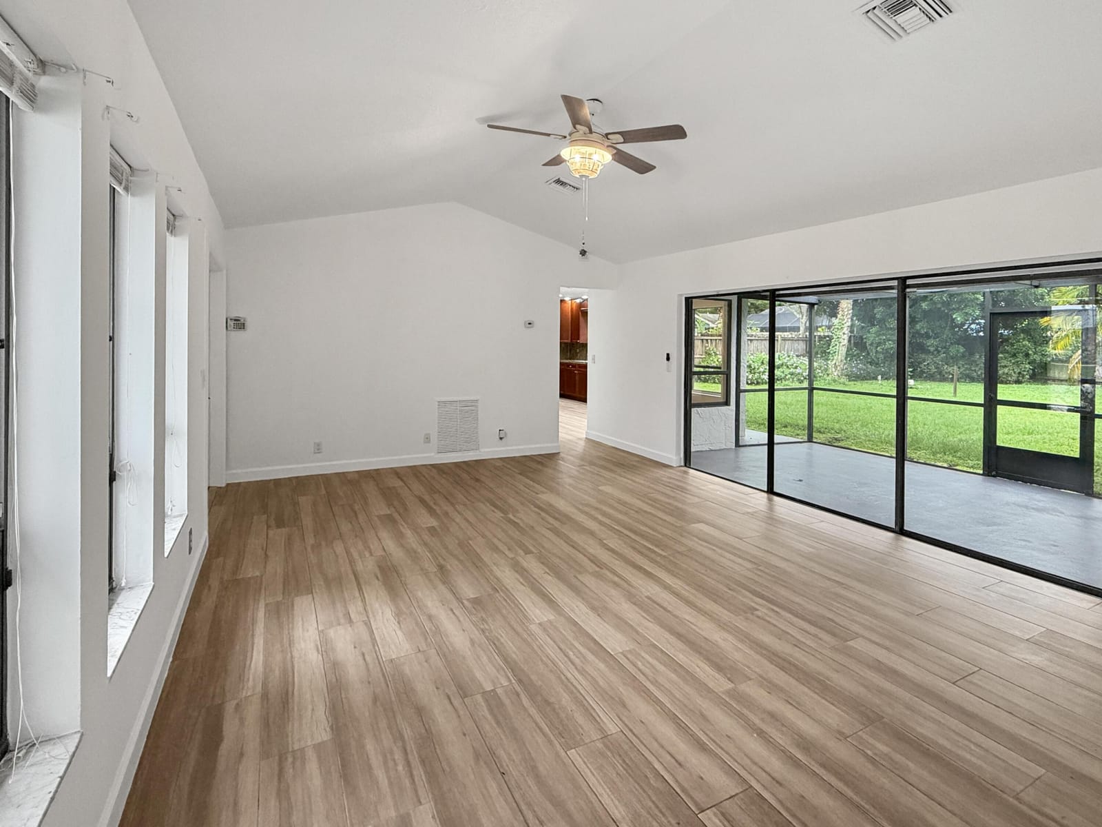 102 Valencia Street — photo 7