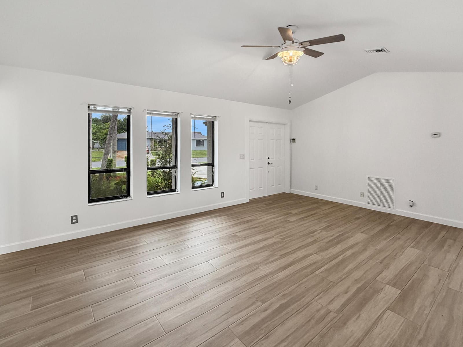 102 Valencia Street — photo 8