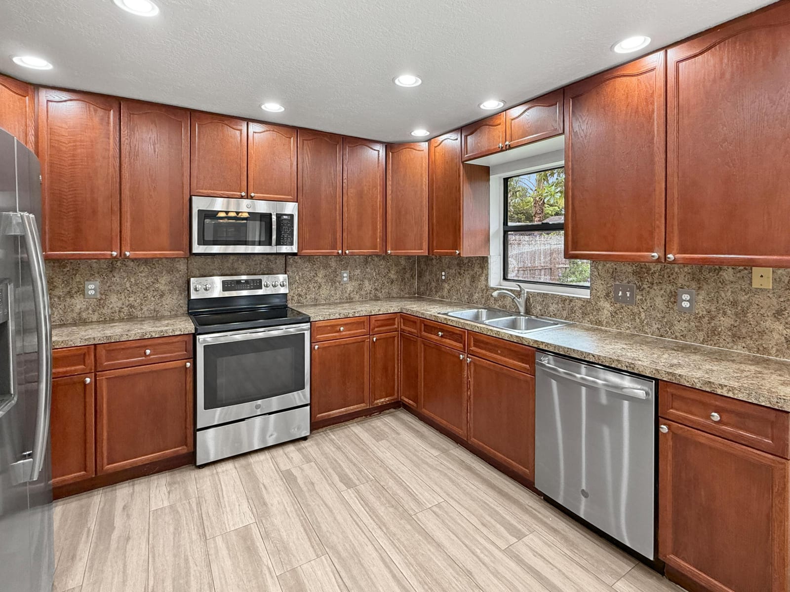 102 Valencia Street — photo 9