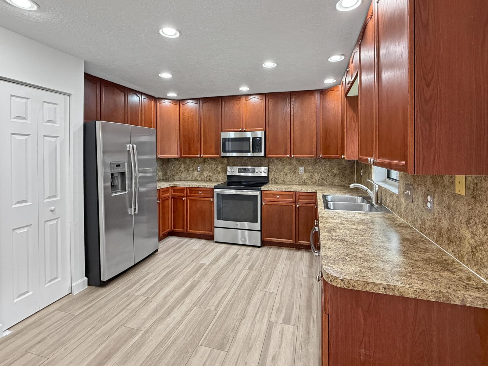 102 Valencia Street — photo 10