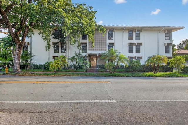 1600 S Le Jeune Road 7, Coral Gables, FL 33134