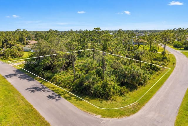 NA Na Colony Circle, North Port, FL 34288