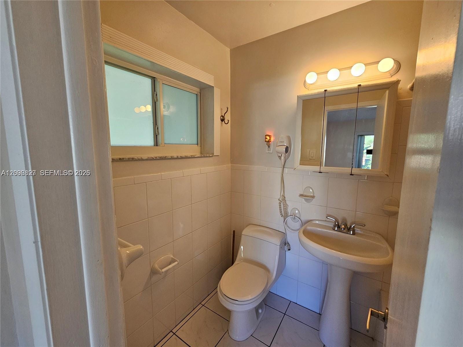3221 NE 7th Place B, Pompano Beach, FL 33062 photo 14