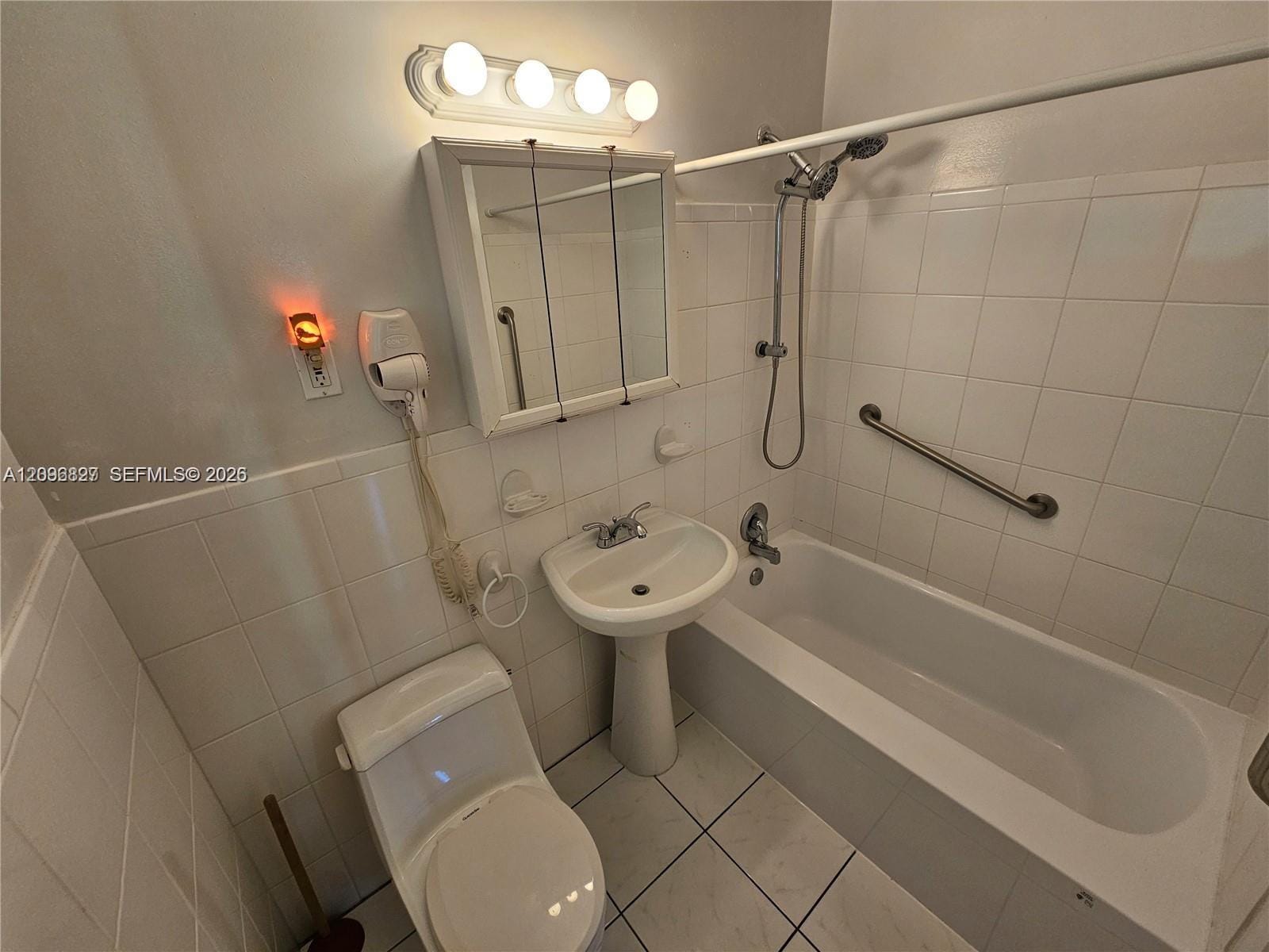 3221 NE 7th Place B, Pompano Beach, FL 33062 photo 15