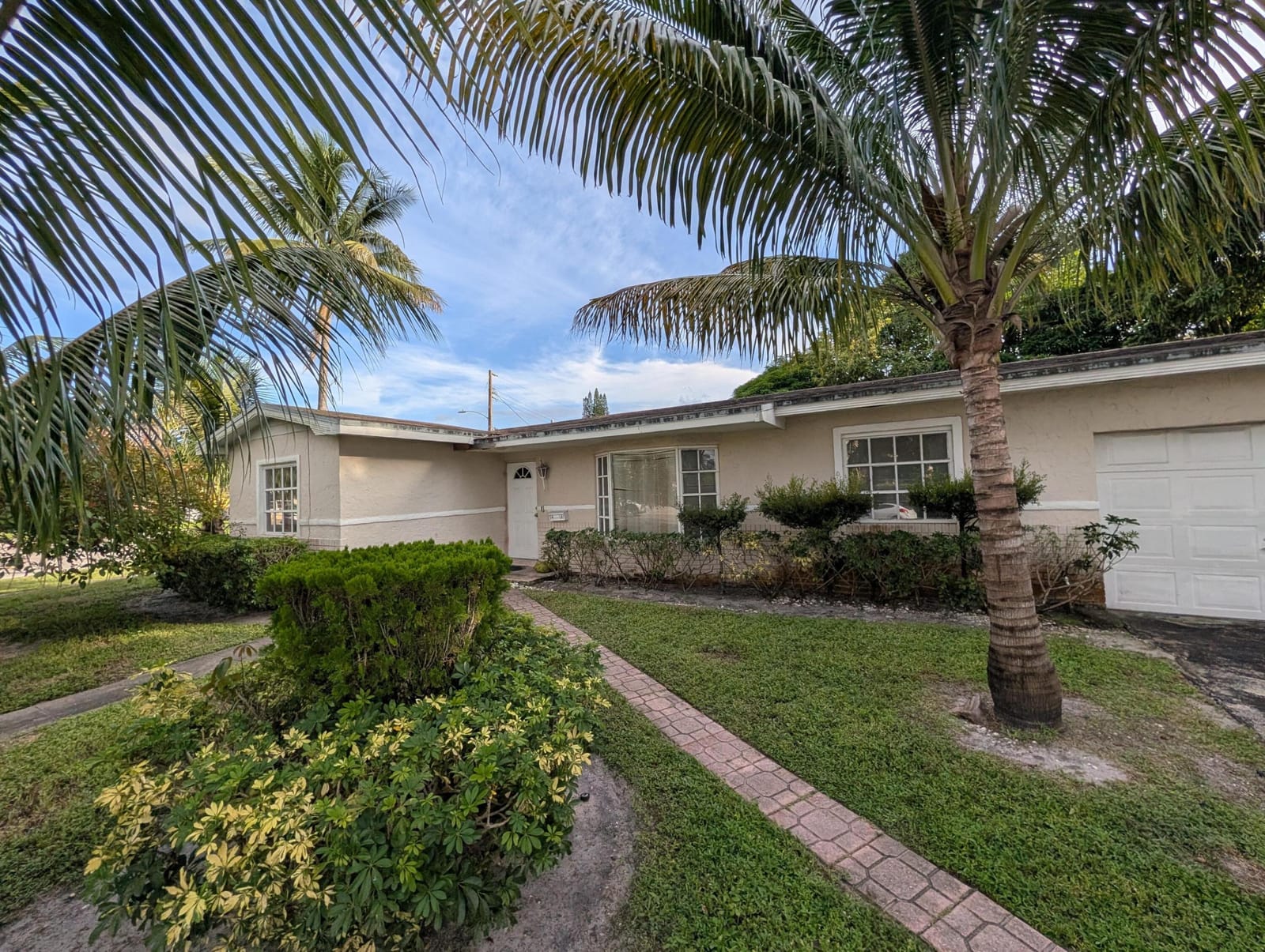 3400 NW 24TH Street, Lauderdale Lakes, FL 33311
