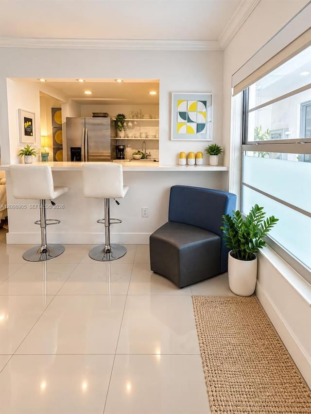 240 Collins Avenue 2C, Miami Beach, FL 33139